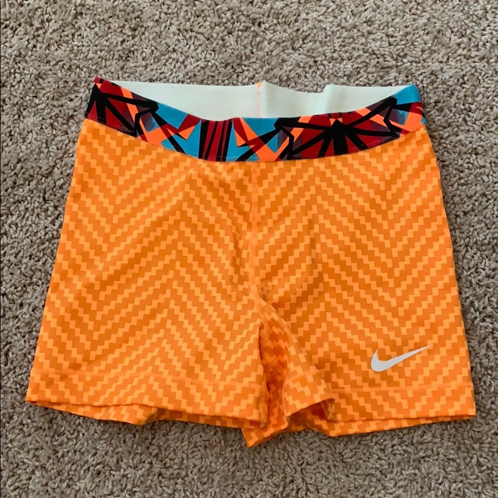 Nike shorts (M)